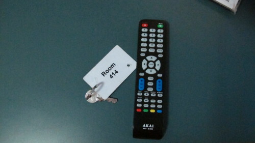 when you check in you get your room key and the remote to the tv. i kid you not. also, ang tagal ko ng di nakagamit ng actualy susi to a hotel room hahaha.
