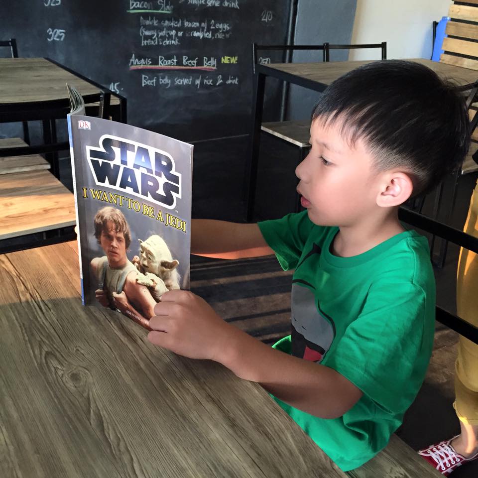 Kuya reading star wars