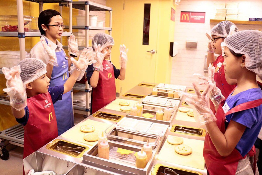 McDonalds Burger Shop Kidzania 3